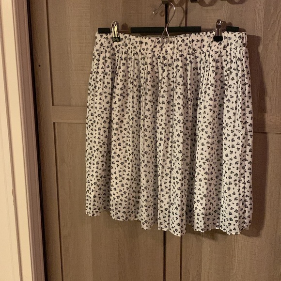 Suzy shier size large skirt - Picture 2 of 4